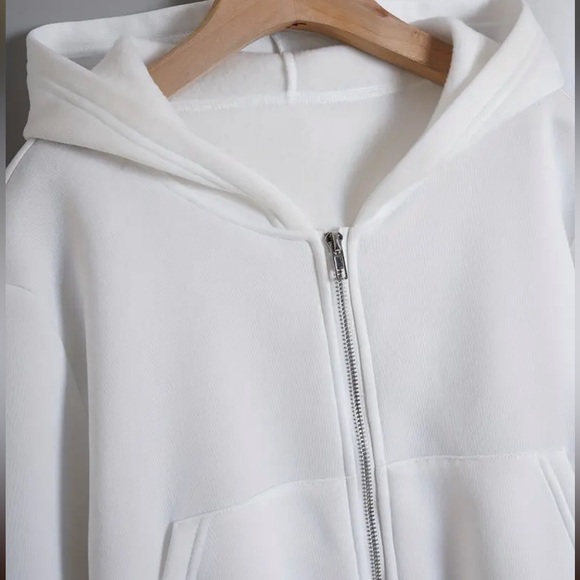 Long Sleeve Cropped Hoodie - Picture 3 of 7